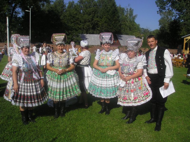 Fotogaléria Folklórny súbor Podlužianka (v Santovke) (5) Folklórny súbor Podlužianka (v Santovke)