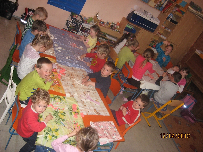 Fotogaléria Spoločná činnosť - Jarný sad (2) Spoločná činnosť - Jarný sad
