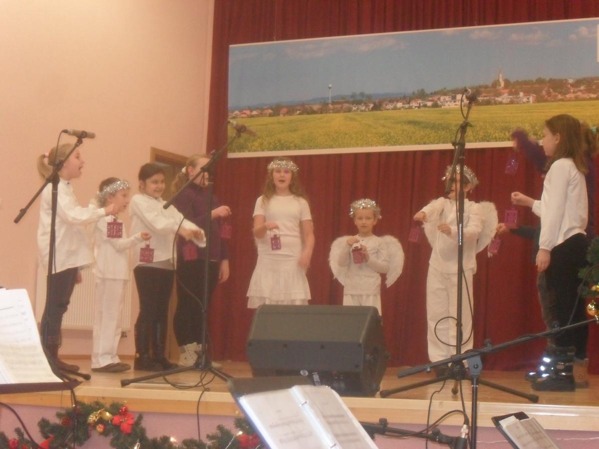 Fotogaléria Vystúpenie pre dôchodcov 2016 (18) Vystúpenie pre dôchodcov 2016